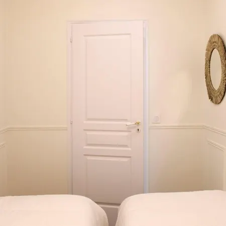 Appartement Atypical T3 In The Heart Of Paris